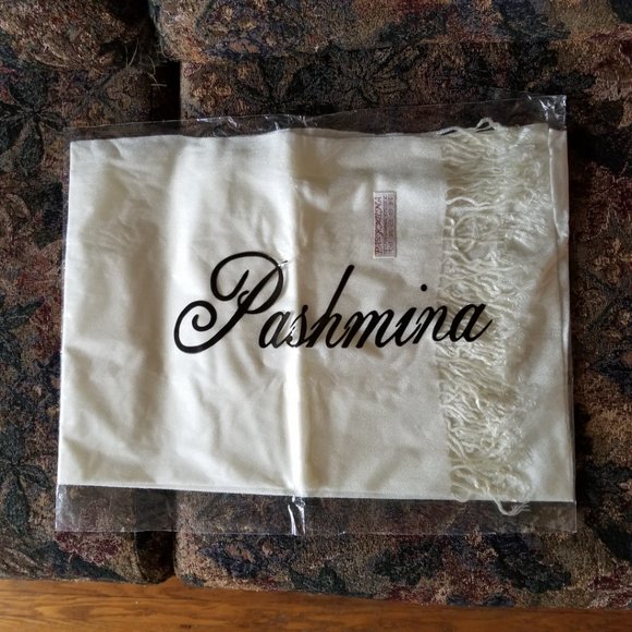 COPY - Cashmere = pashmina wool & silk winter scarf, pale cream, NWT, unisex - Picture 1 of 6